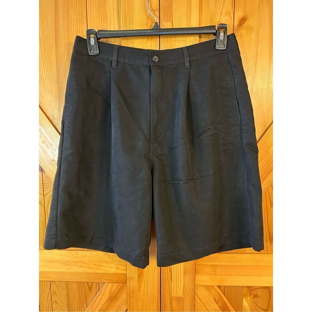 CHAPS Golf Shorts Pleated Front Black Size 36 Casual (8369) measures 32” waist